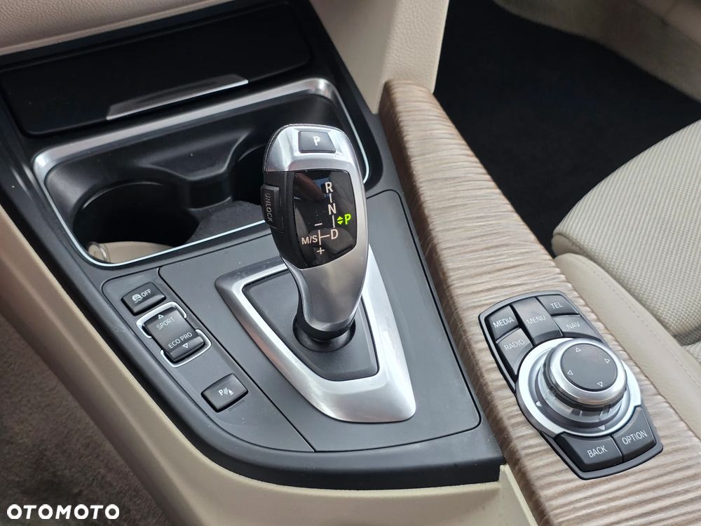 BMW Seria 3 320i Modern Line - 30