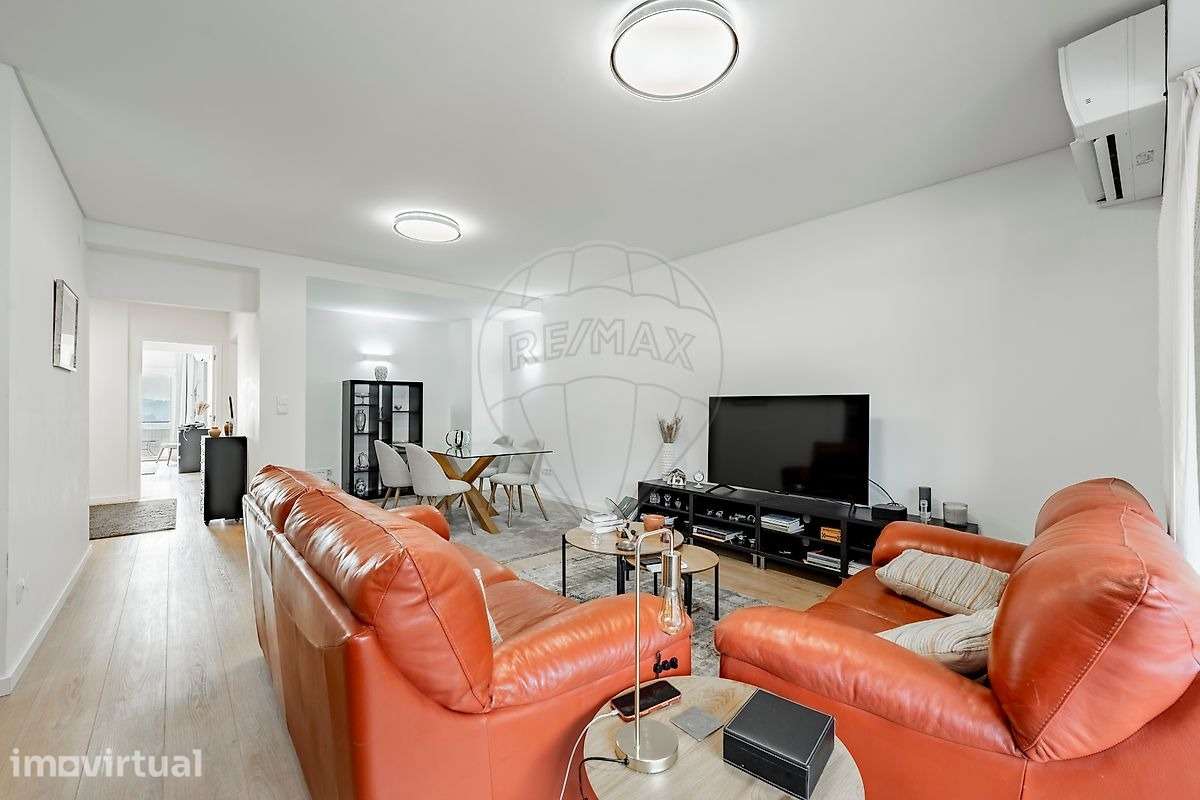 Apartamento T4 com garagem e varanda em Creixomil, Guimarães - Grande imagem: 5/41