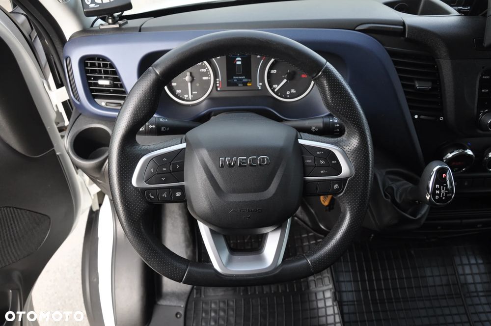Iveco DAILY AUTOMAT CHŁODNIA MROŹNIA IZOTERMA CARRIER HI-MATIC NA BLIŹNIAKU KRAJOWE BEZWYPADKOWE ZASILANIE ZEWNETRZNE 230 V - 14