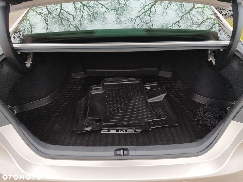 Toyota Camry 2.5 Hybrid Executive CVT - 13