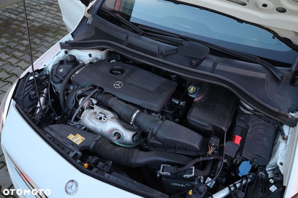 Mercedes-Benz Klasa B 200 UrbanStyle Edition - 33