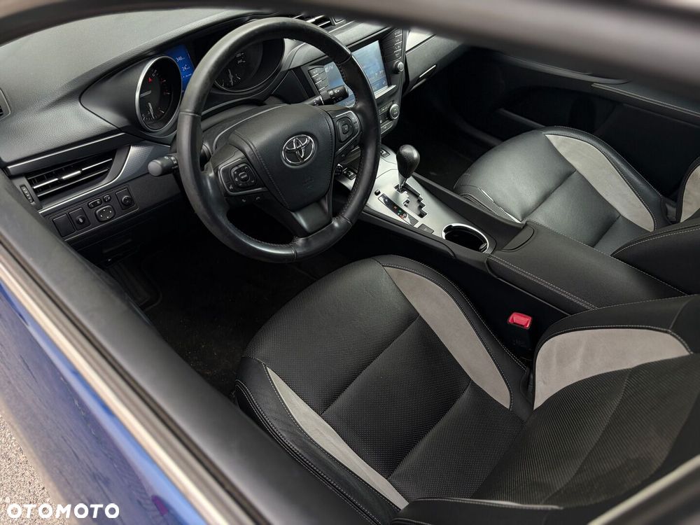 Toyota Avensis 2.0 Premium MS - 25