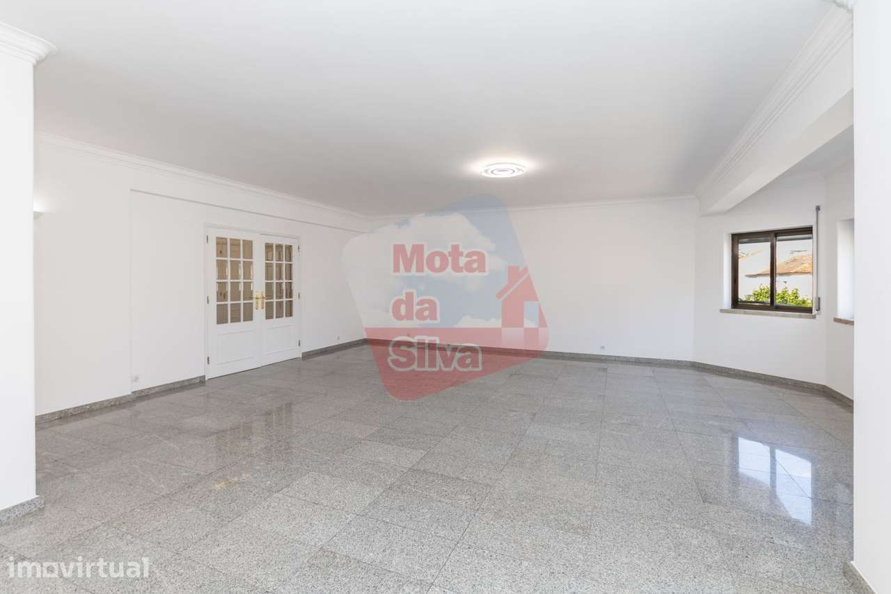 Excelente Apartamento 4 Assoalhadas, com 158m2 em Almada - Grande imagem: 2/16