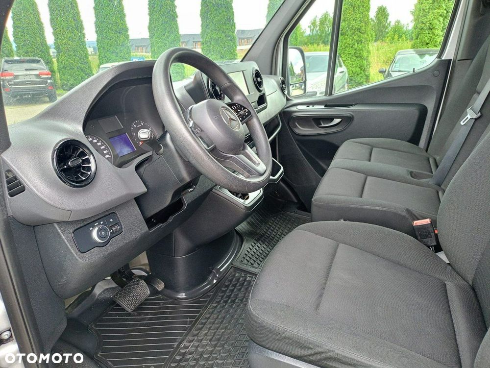 Mercedes-Benz Sprinter - 12