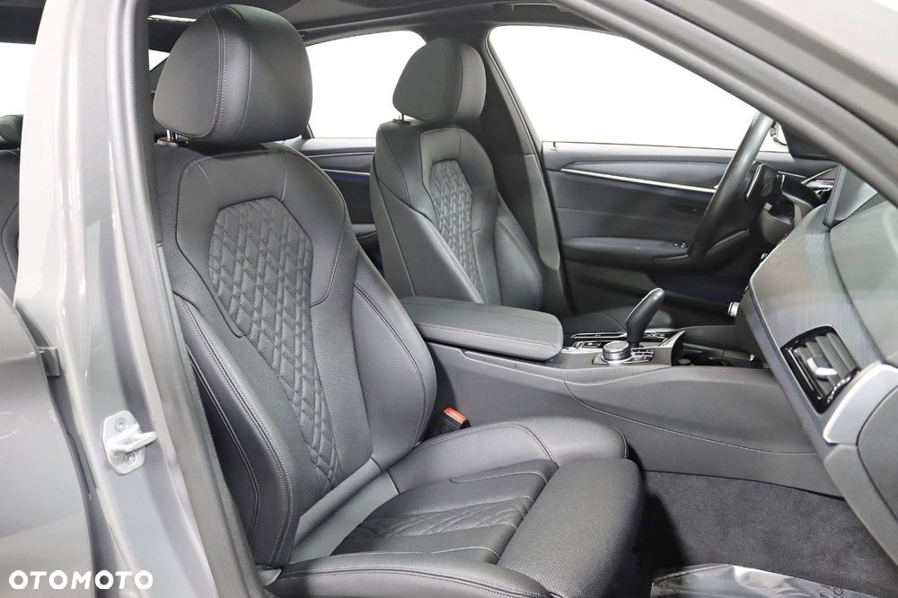 BMW Seria 5 530i xDrive M Sport Edition - 25