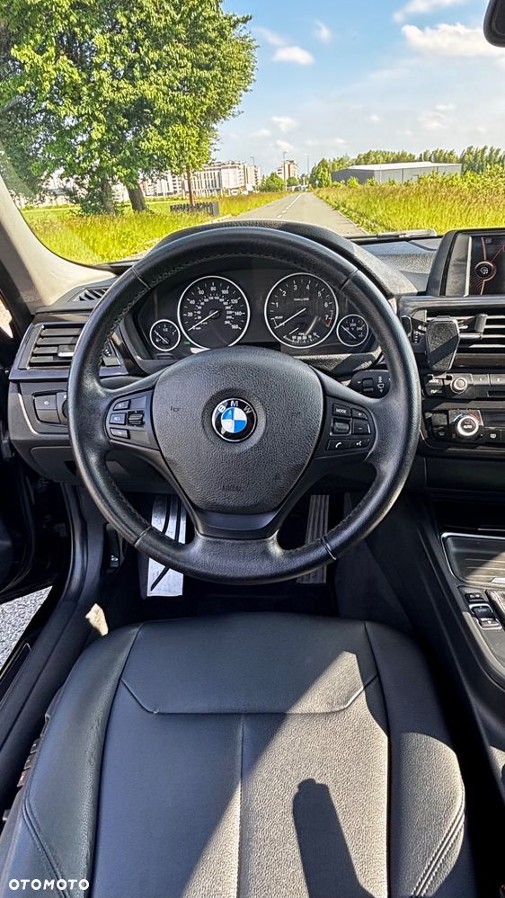 BMW Seria 3 328i - 12