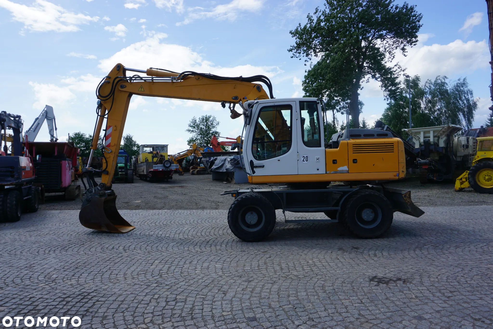 Liebherr A 900C - 6