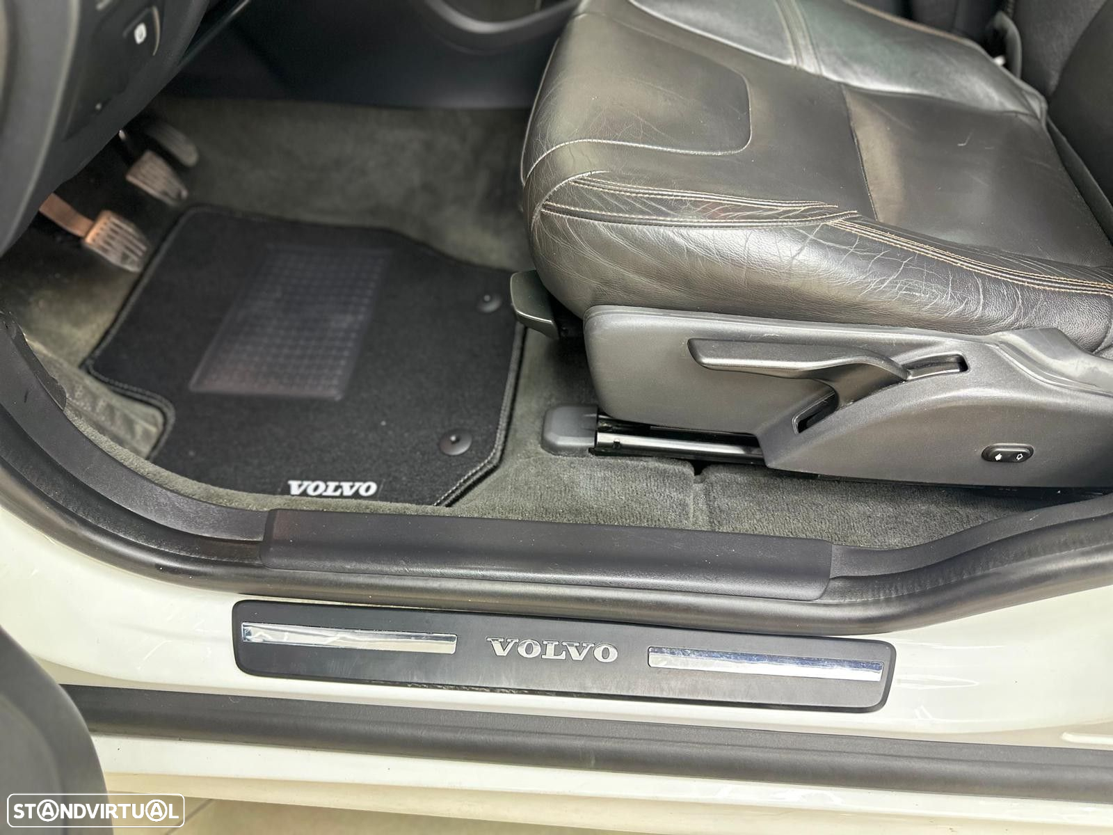 Volvo XC 60 2.0 D4 R-Design Momentum - 15