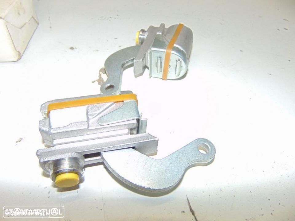 FORD anglia , escort ou cortina bombites - 2