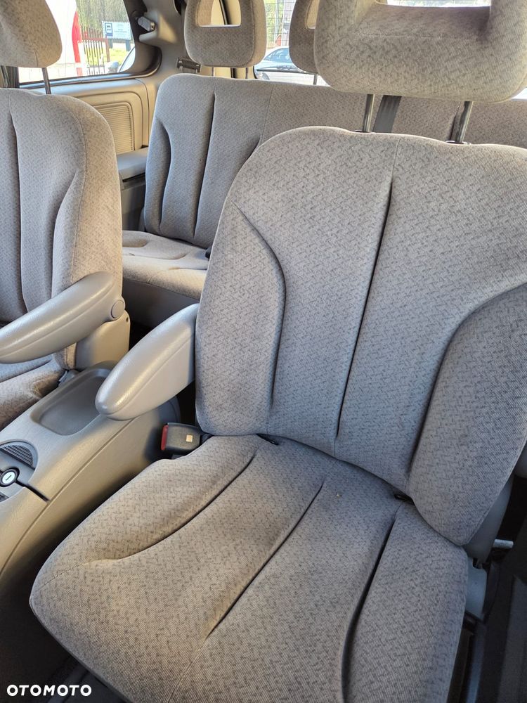 Chrysler Voyager 2.4 SE - 11