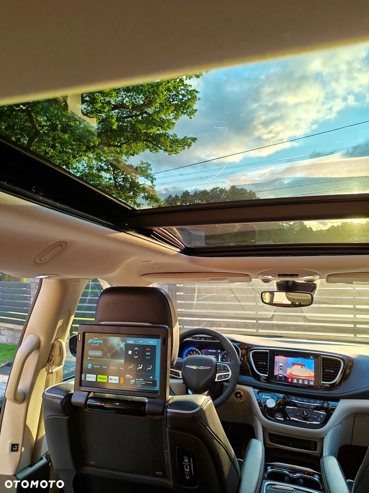 Chrysler Pacifica - 17