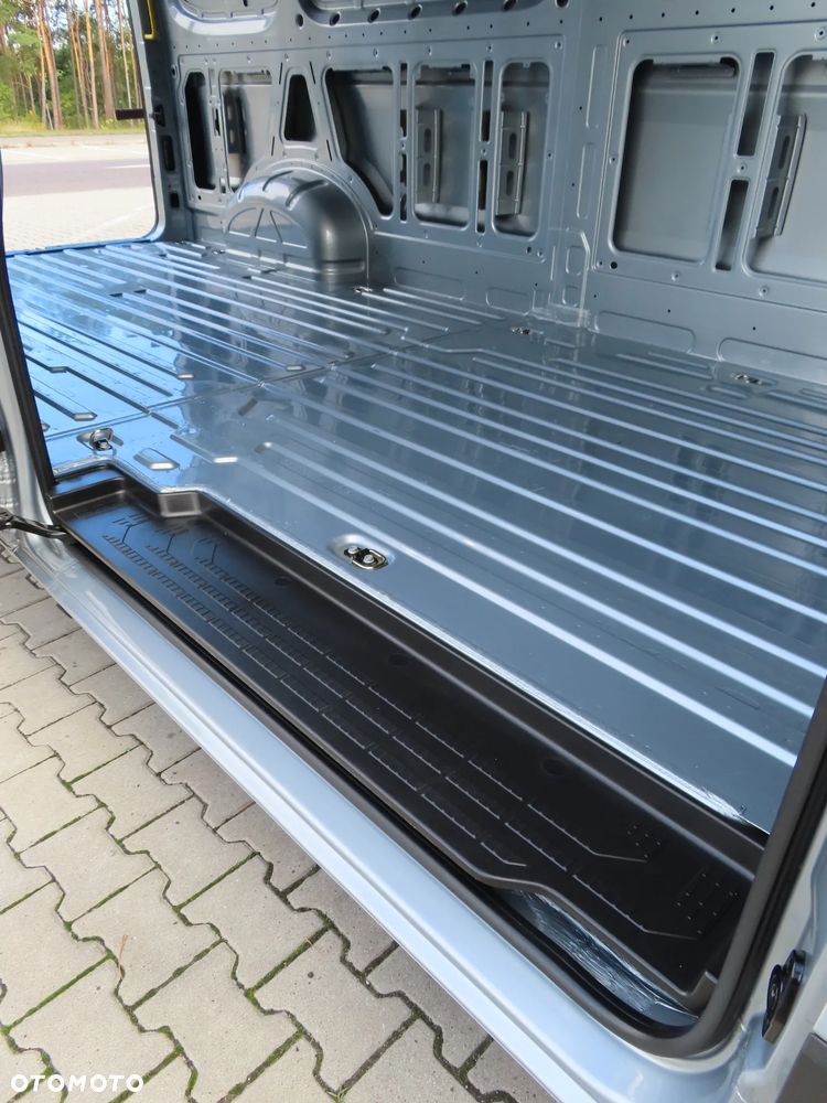 Volkswagen Crafter 35 Furgon Blaszak 2.0 TDI 140 KM L4H2 Wysoki Dach Rozstaw Osi 4490 mm DUŻA Ładowność 1136 Kg FULL LED STAN NOWY GWARANCJA FABRYCZNA OKAZJA - 17