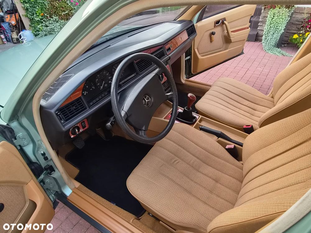 Mercedes-Benz W201 (190) - 19