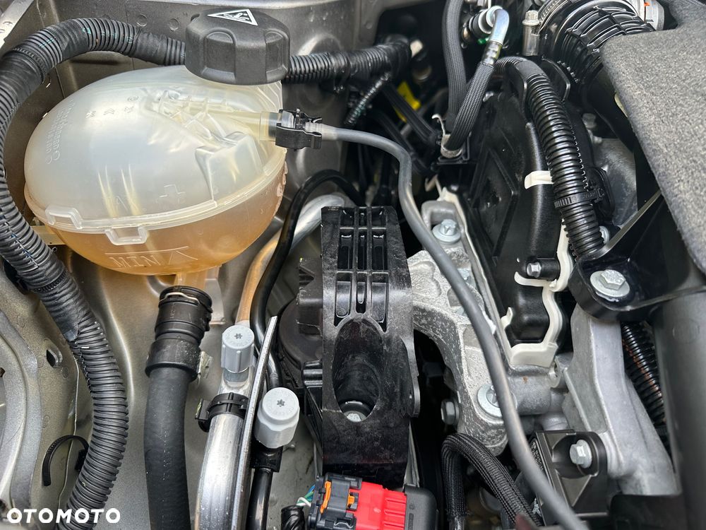 Citroën C4 BlueHDi 130 Stop&Start EAT8 SHINE - 26