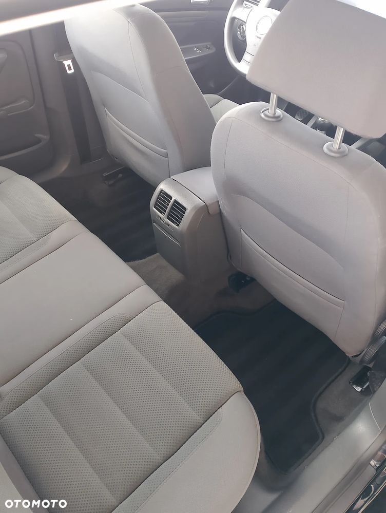 Volkswagen Golf 2.0 TDI Comfortline - 6