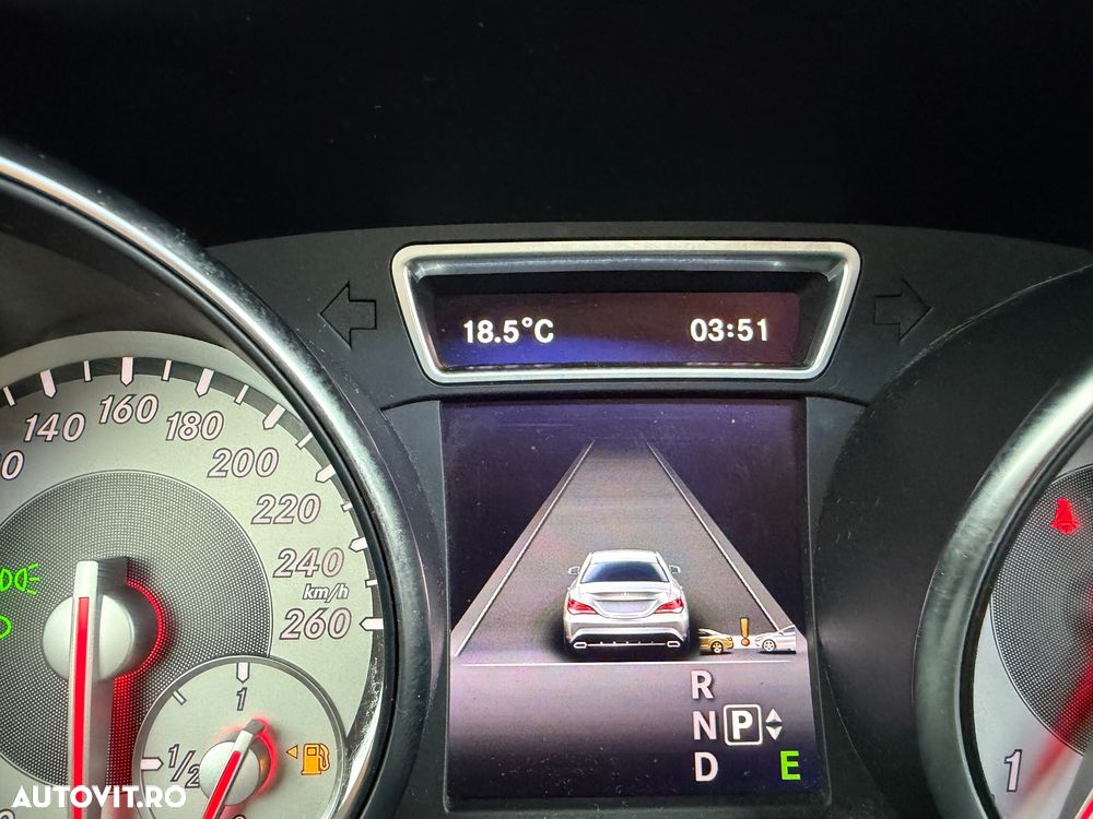 Mercedes-Benz CLA Shooting Brake 220 d 7G-DCT AMG Line - 15