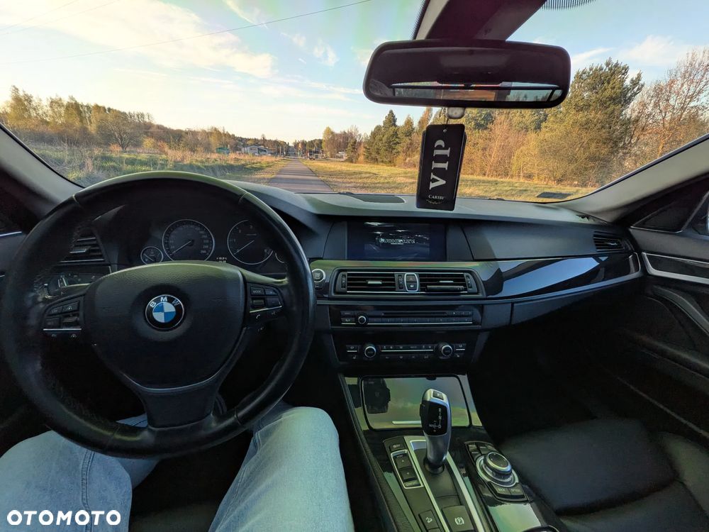 BMW Seria 5 530d xDrive - 12