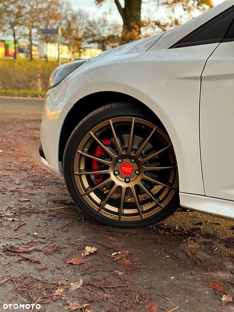 Ford Focus ST - 8