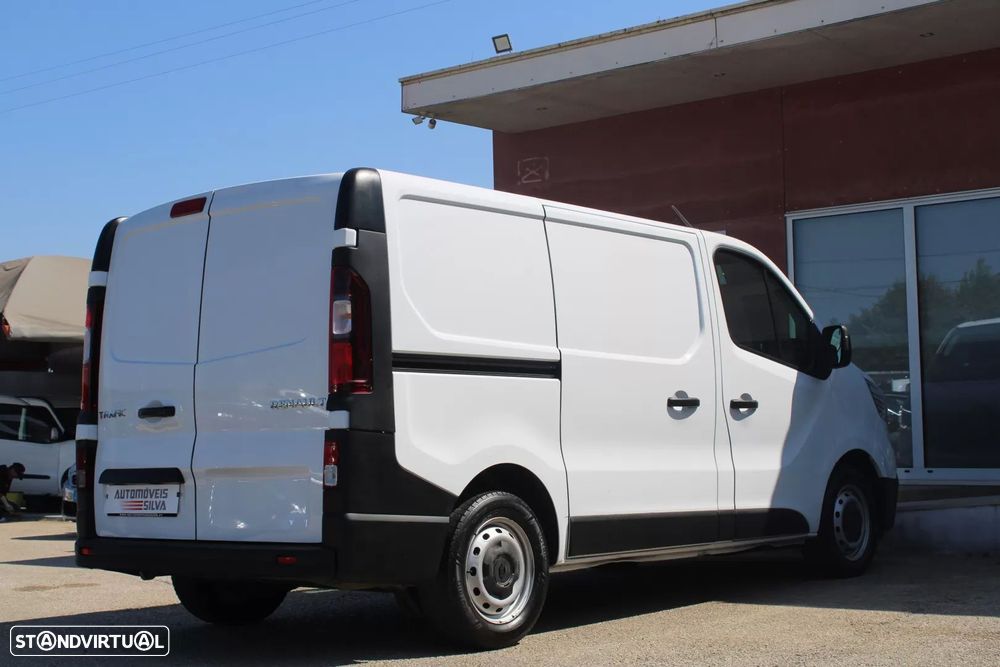 Renault trafic 2.0 blue dci c/frio - 9