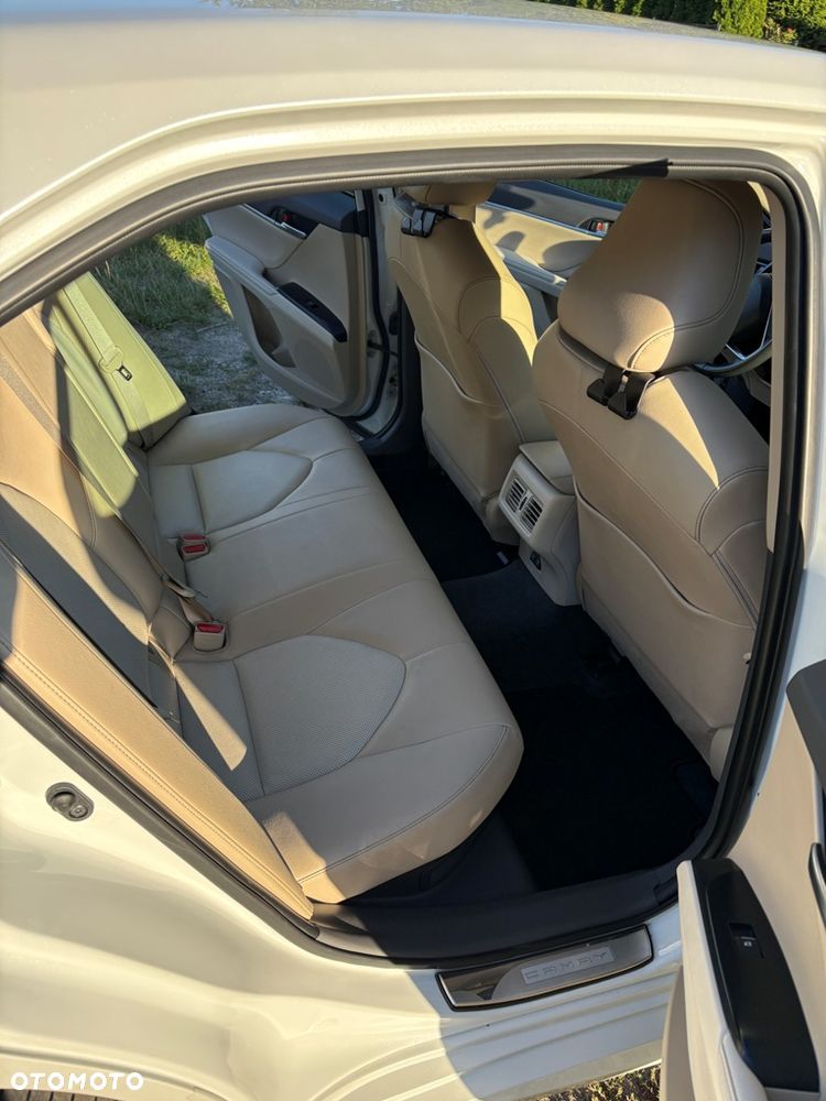 Toyota Camry 2.5 Hybrid Executive CVT - 10