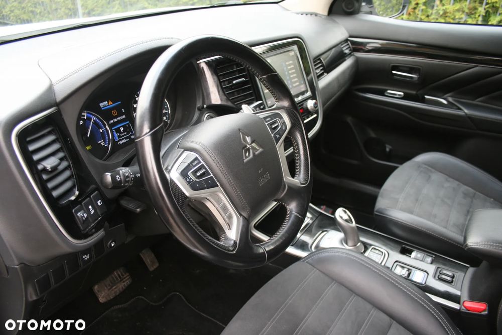 Mitsubishi Outlander Instyle + - 20