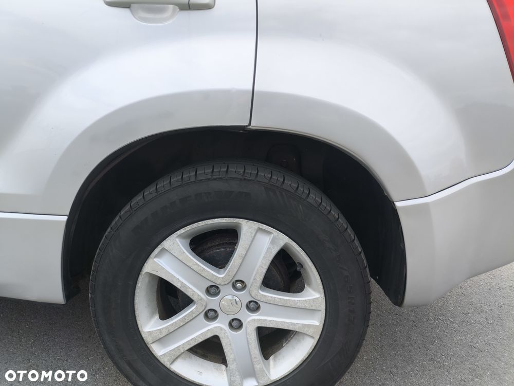 Suzuki Grand Vitara 2.0 Comfort + - 9