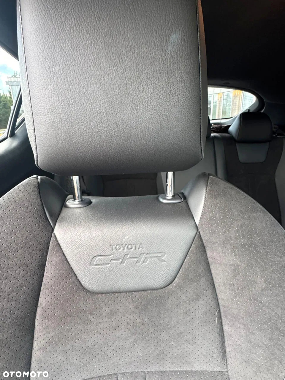 Toyota C-HR Hybrid Lounge - 24