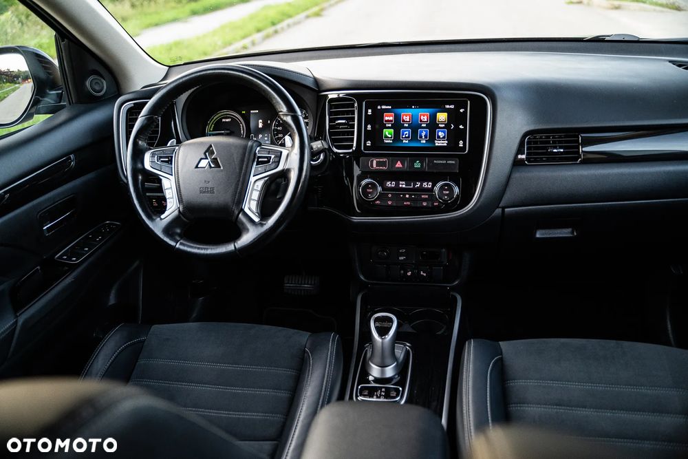 Mitsubishi Outlander - 23