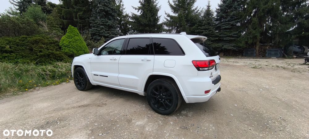 Jeep Grand Cherokee - 25
