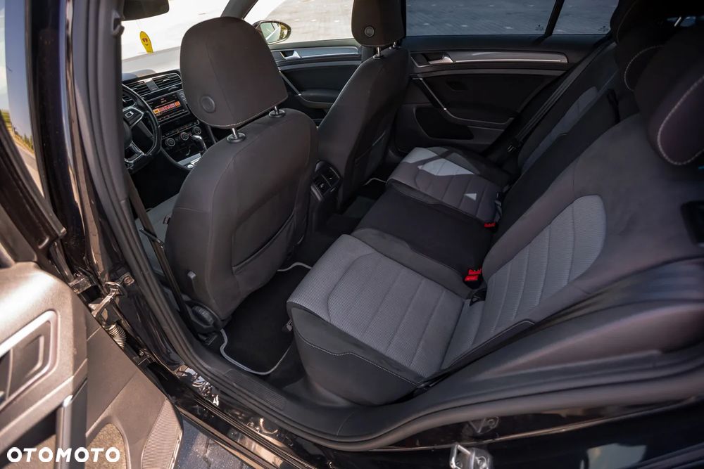 Volkswagen Golf - 36