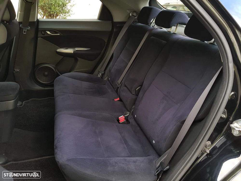 Honda Civic 1.8 Sport - 32