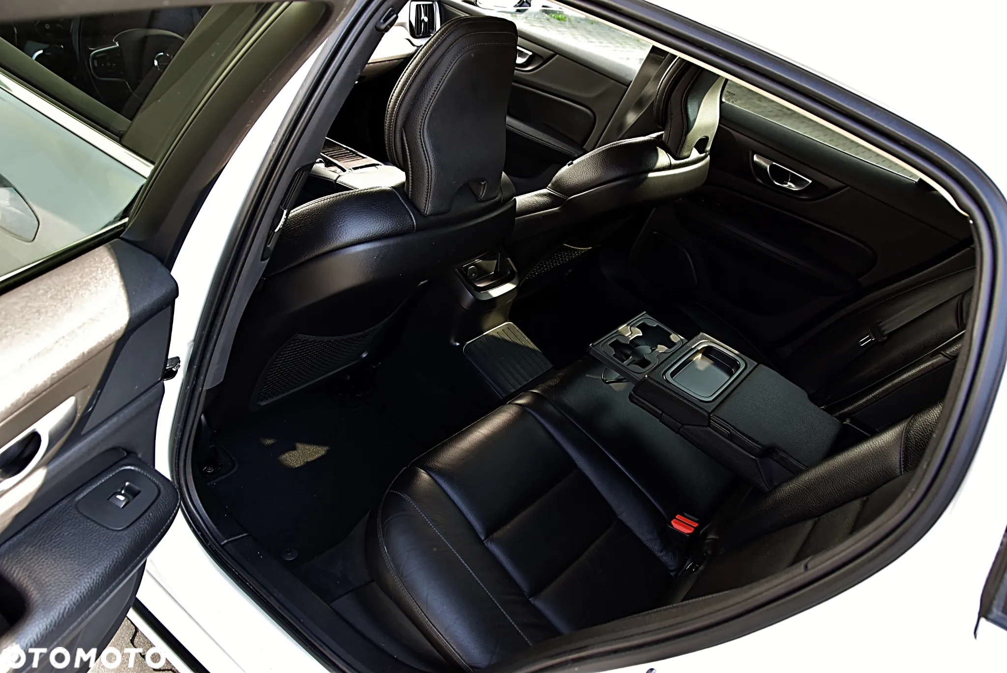 Volvo V60 T6 AWD Recharge Geartronic Inscription Expression - 23