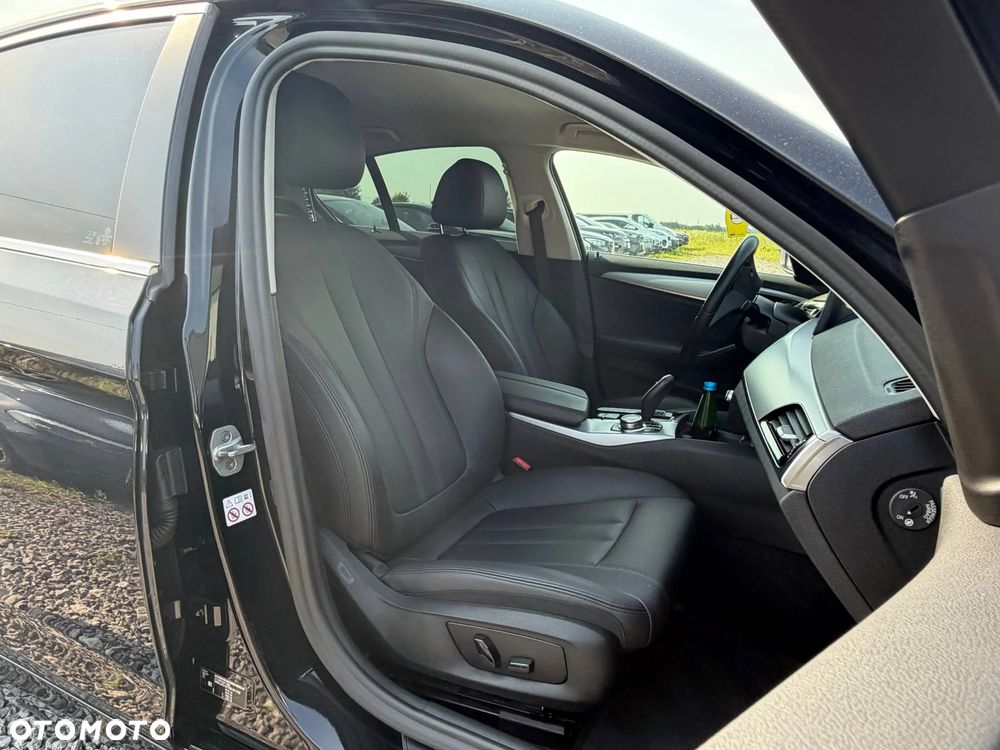 BMW Seria 5 520i - 24