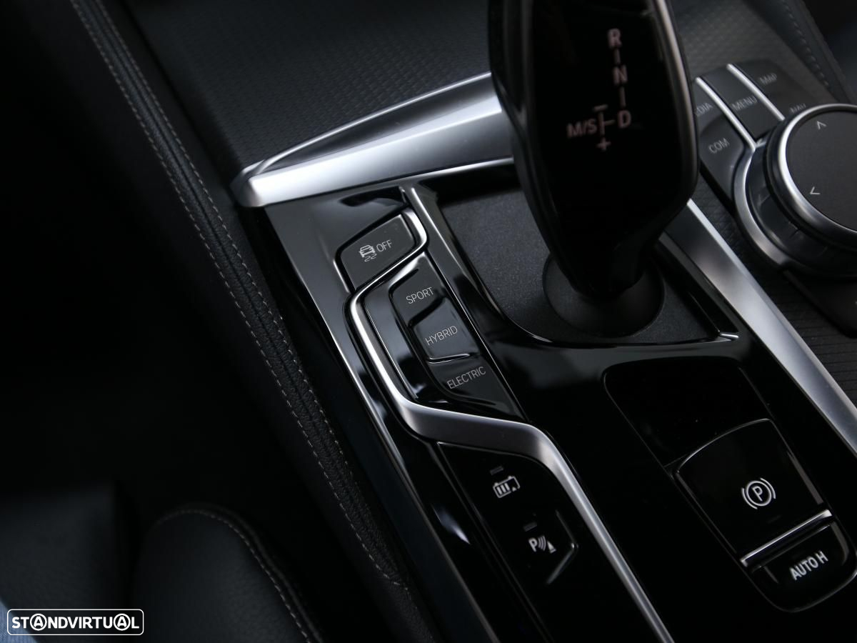 BMW 530 e Pack Desportivo M - 23