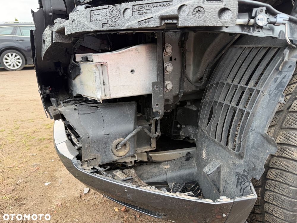 Jaguar E-Pace P300 AWD R-Dynamic HSE - 9