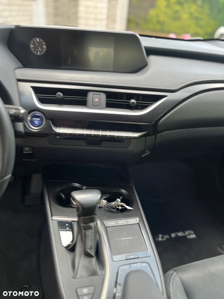Lexus UX - 21