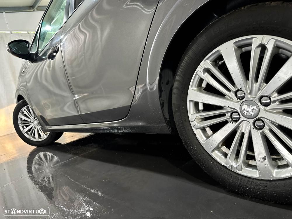 Peugeot 208 1.2 PureTech Allure - 43