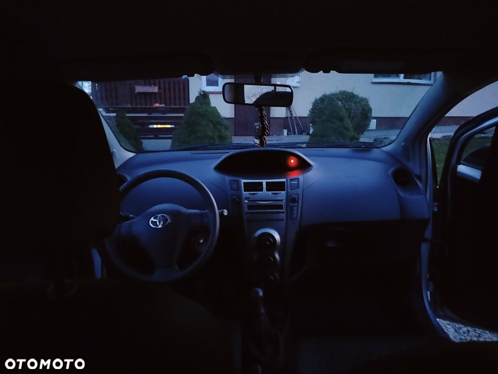 Toyota Yaris 1.0 Luna EU5 - 5