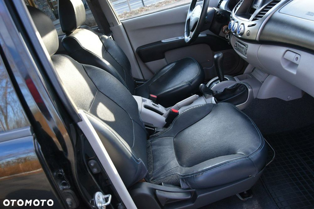 Mitsubishi L200 - 12