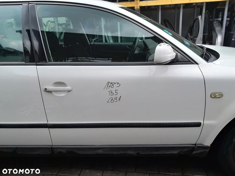VW PASSAT B5 DRZWI PRAWE PRZEDNIE PRAWY PRZÓD KOLOR: LB9A - 1