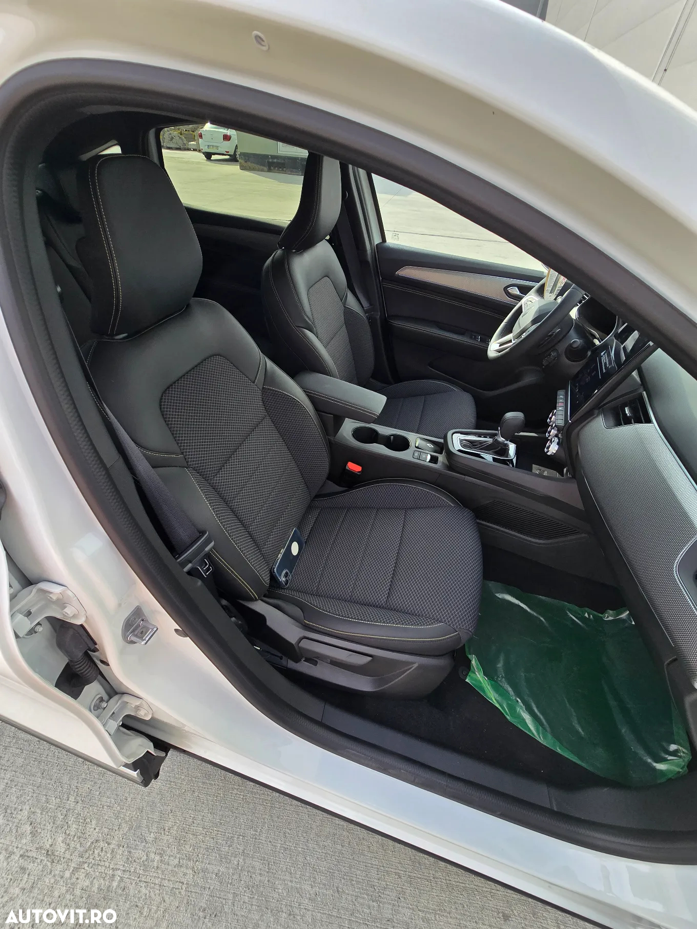 Renault Arkana MHEV 140 EDC Techno - 12