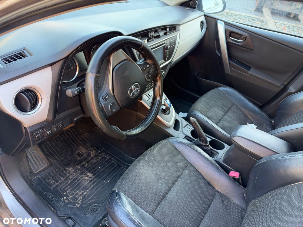Toyota Auris - 11