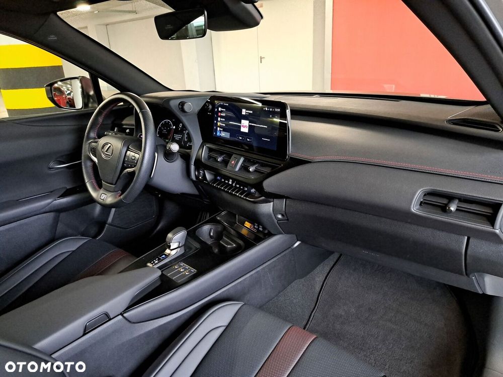 Lexus UX 300h F Sport AWD - 17