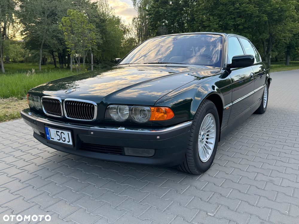 BMW Seria 7 750i - 5