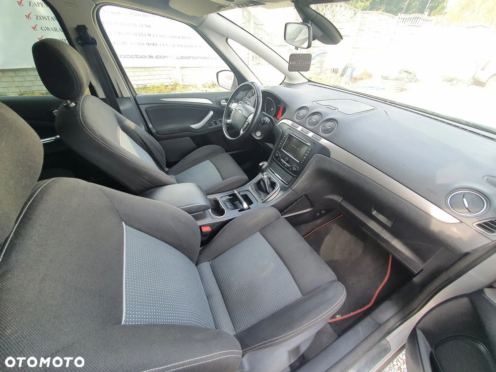 Ford S-Max - 13