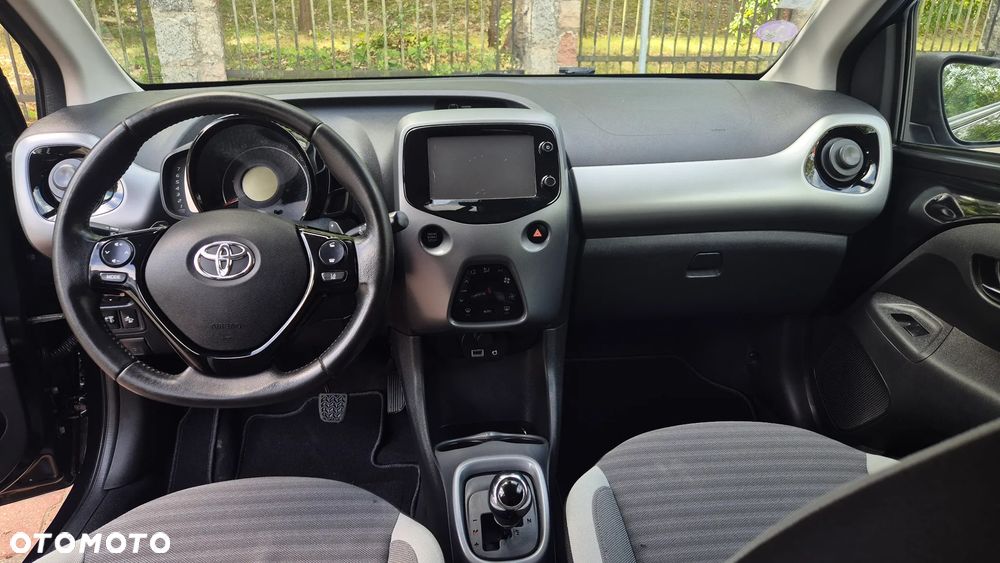 Toyota Aygo x.shift x-play connect - 15