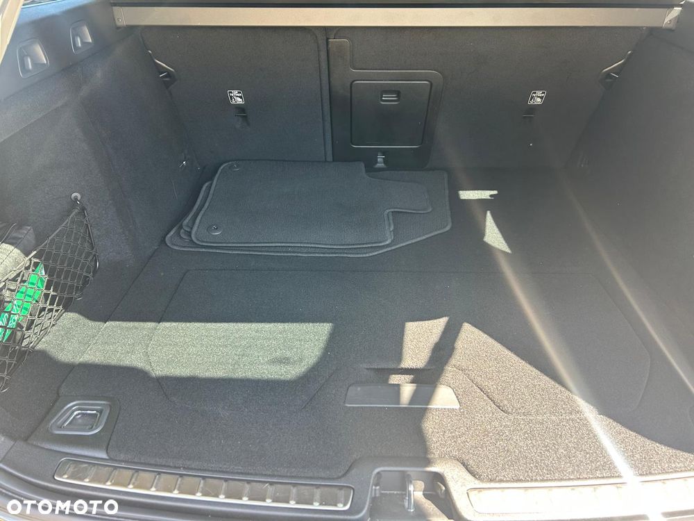 Volvo V60 B4 D Plus Dark - 24