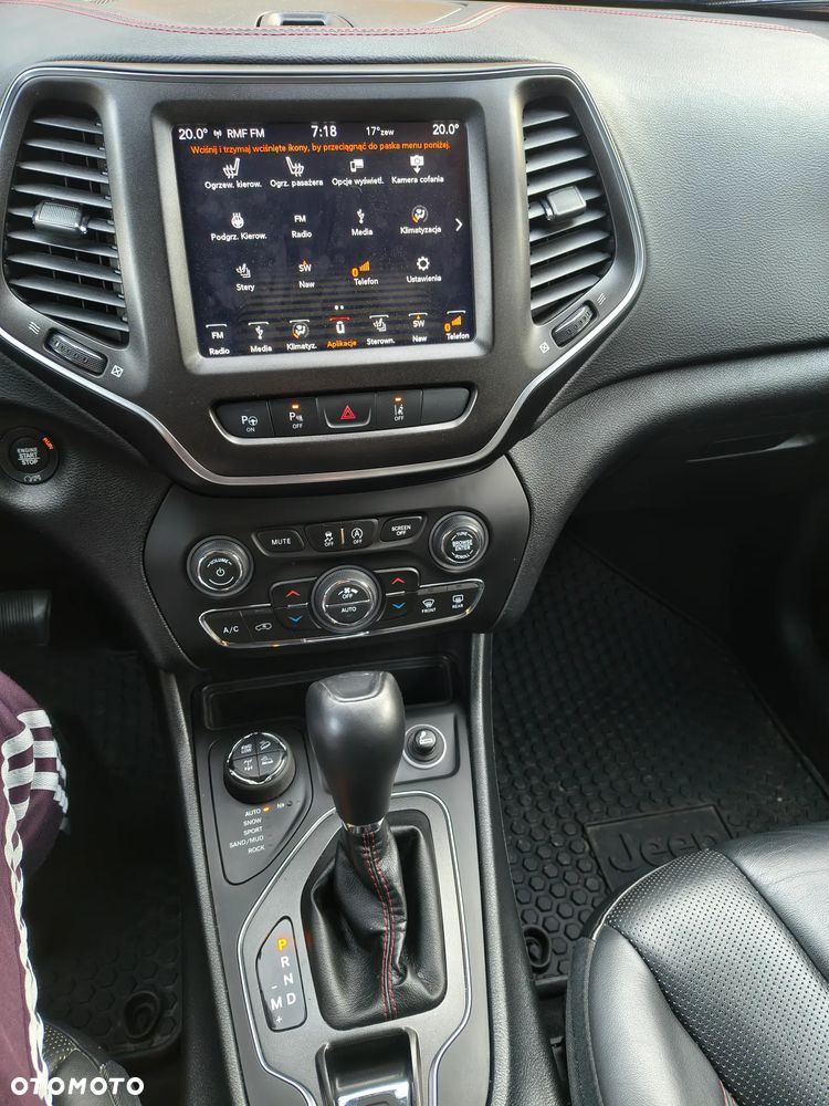 Jeep Cherokee - 19