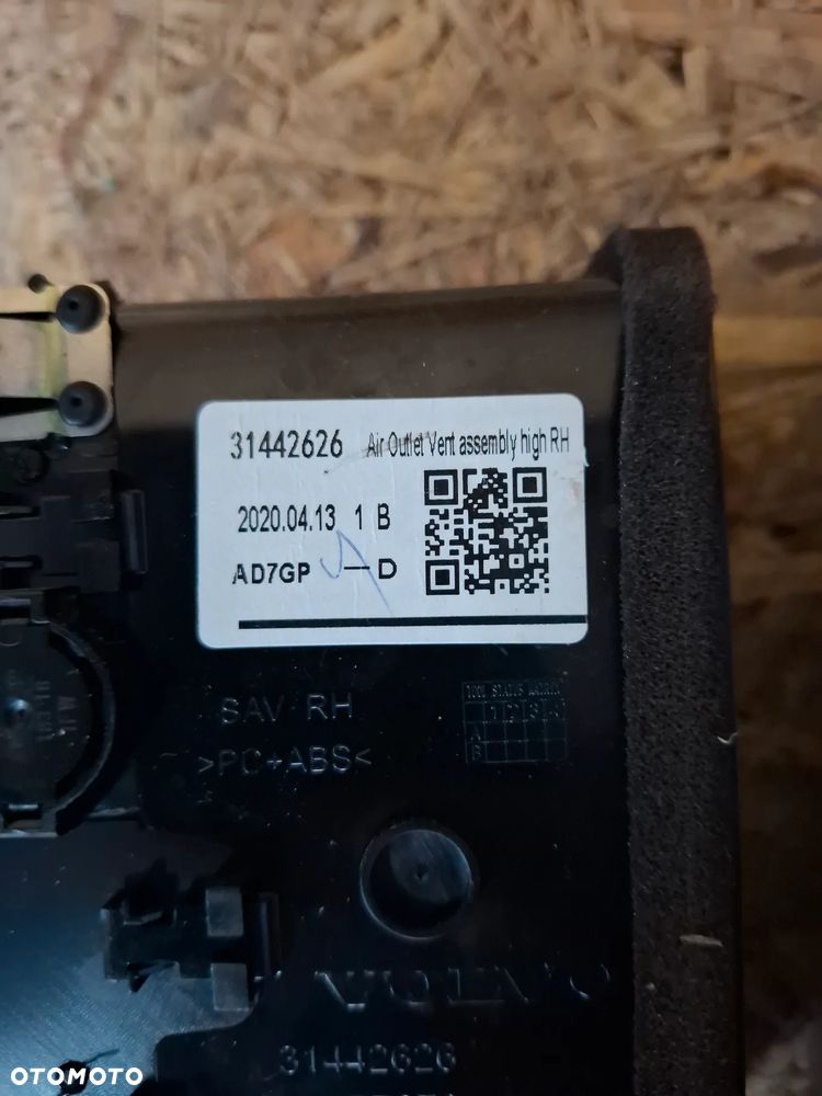 VOLVO XC40 kratka nawiewu wlot prawa lewa 31442626  31442625 - 3
