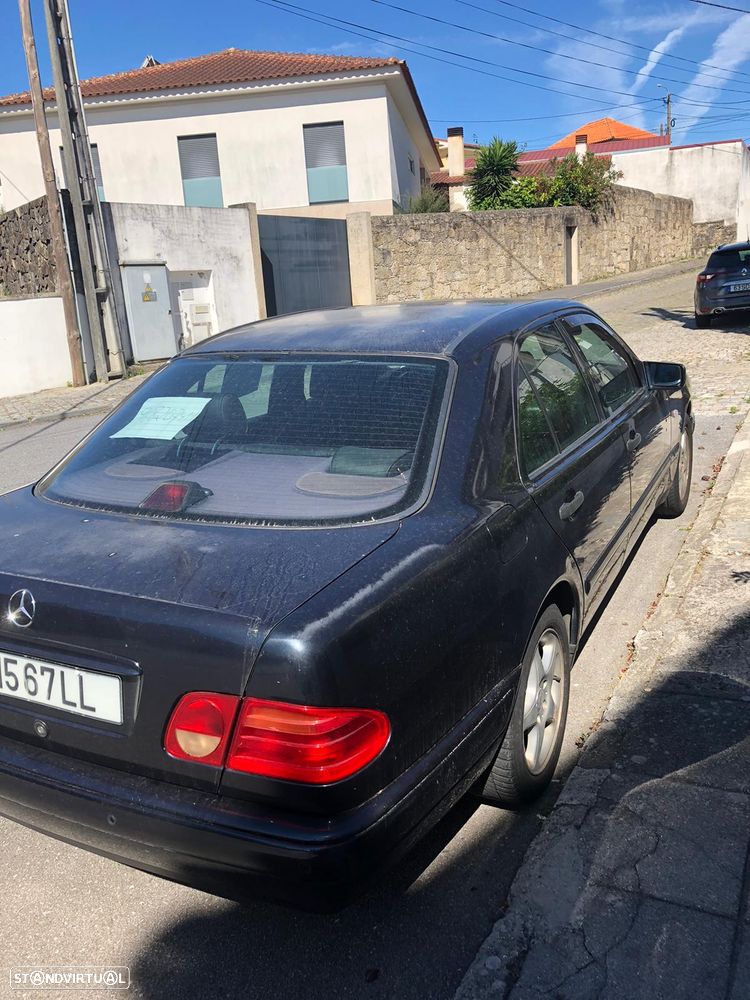 Mercedes-Benz E 200 Classic - 3